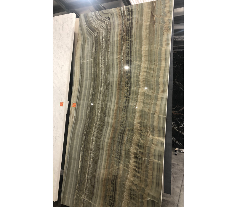 ULTRA ONICI Green Onyx Vein Cut LUC SHINY 300x150